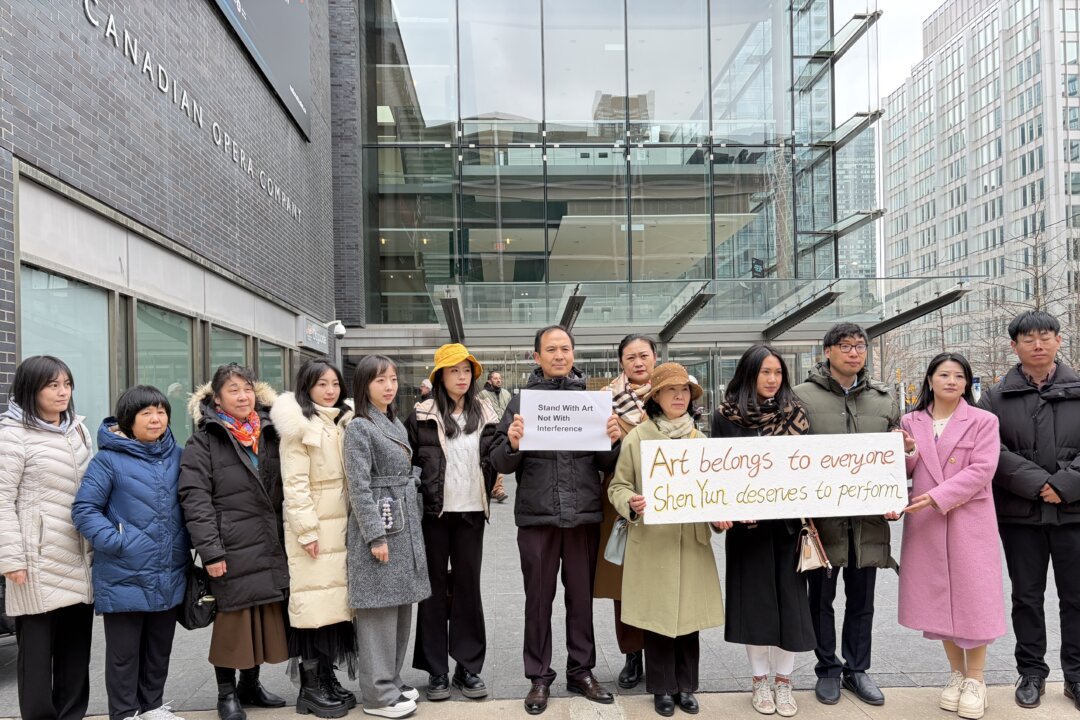 Shen Yun Presenters Hold Press Conference on Cancellation of Performances in Toronto, Canada