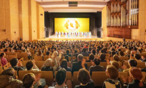‘Truly Stunning’: Shen Yun Fills Chinese Audience Member With Hope for China
