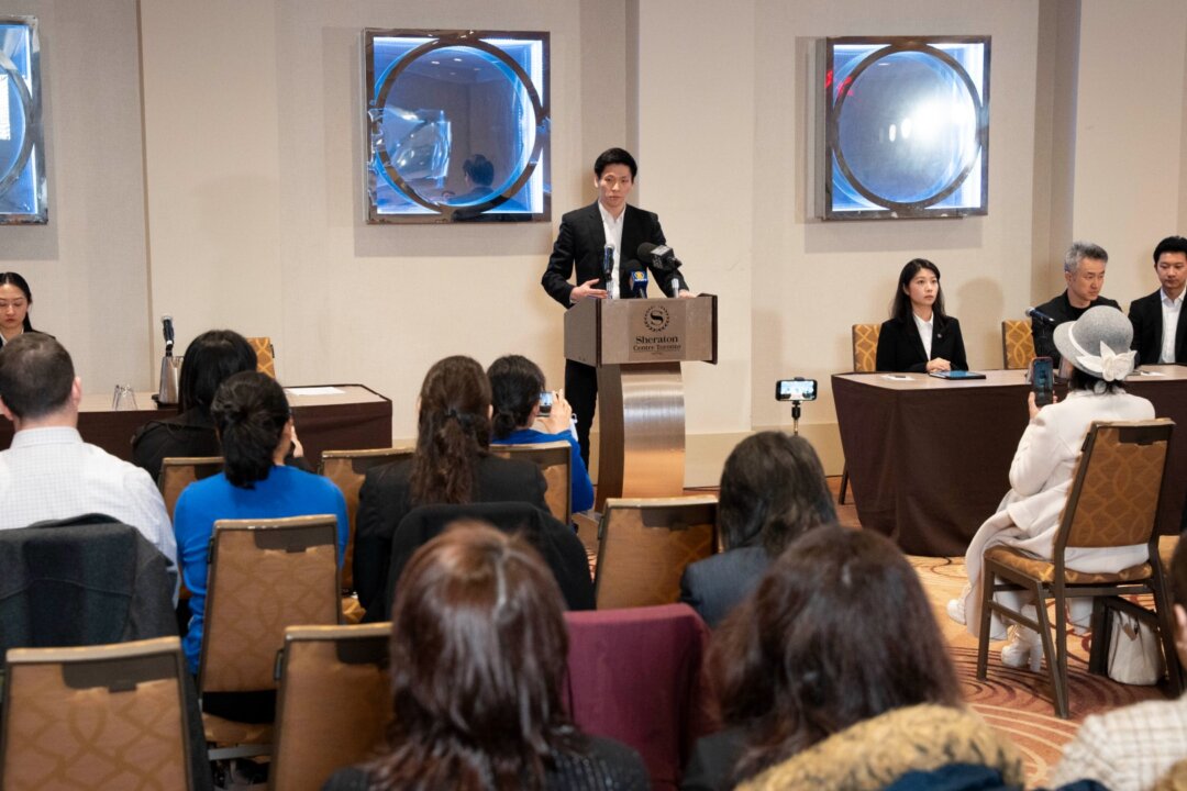 Cover image for Shen Yun Presenters Hold Press Conference on Cancellation of Performances in Toronto