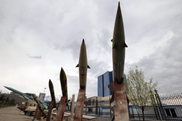  Iran’s Revolutionary Guard Responds to Looming US Strikes