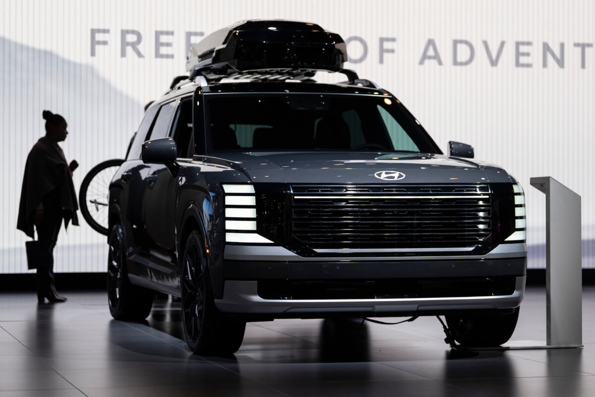 The 2026 Hyundai Palisade Hybrid is displayed at the New York International Auto Show in New York on April 2, 2026. (AP Photo/Yuki Iwamura)