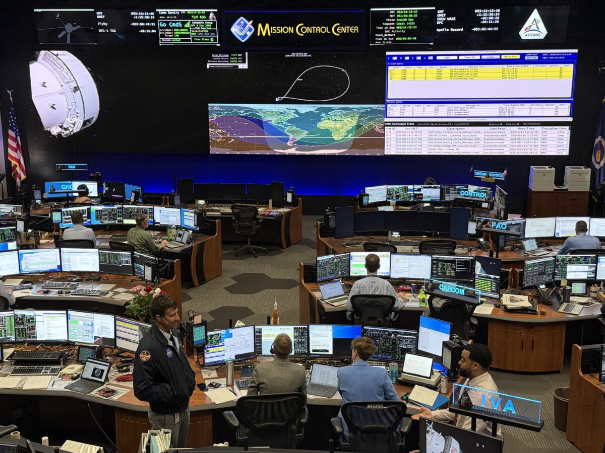 Flight controllers monitor the progress of Artemis II from NASA’s Mission Control Center in Houston on April 3, 2026. (T.J. Muscaro/The Epoch Times)