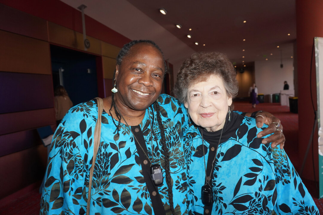 Dr. Casey Barbara (L) and her mother, Marsha Myers, attend Shen Yun Performing Arts at Marion Oliver McCaw Hall in Seattle on April 4, 2026. (Echo Liu/The Epoch Times)