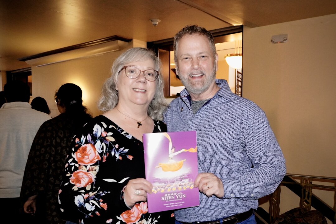 Tim Becke and his wife, Donna Becke, attend Shen Yun Performing Arts at the Paramount Theatre in Aurora, Ill., on April 4, 2026. (Nancy Ma/The Epoch Times)