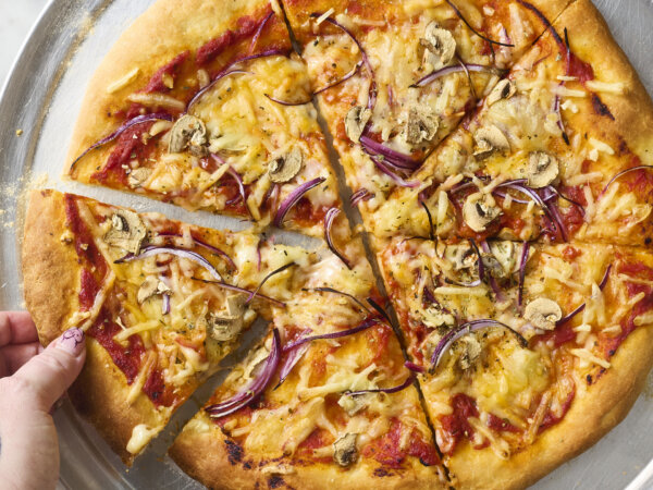 My Homemade Vegan Pizza Is so Good It Made Me Reconsider Dairy