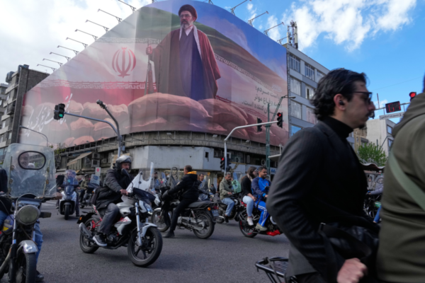 Iranian Minister Calls for Human Chains Around Power Plants