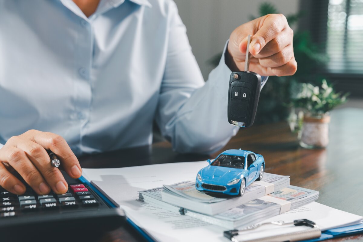 Car buyers should watch for warning signs of the yo-yo scam, a common dealership financing tactic.
(Doidam 10/Shutterstock)