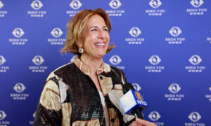 Members of Spanish National and Municipal Government Enjoy Shen Yun