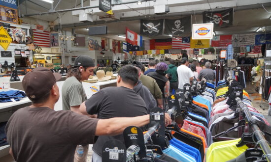 US Consumer Confidence Falls in May