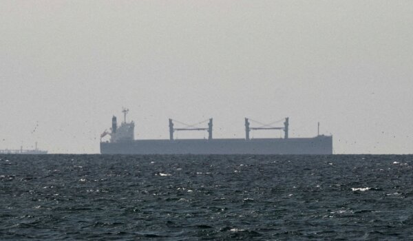 Iran Issues Warning to Vessels Passing Strait of Hormuz