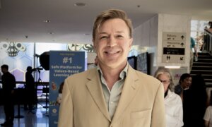 Director of Education and Research Stands in Solidarity With Shen Yun