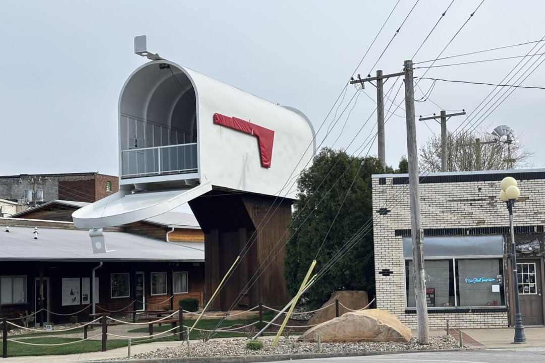 ‘Big Things, Small Town’ Leads Visitors to Casey, Illinois