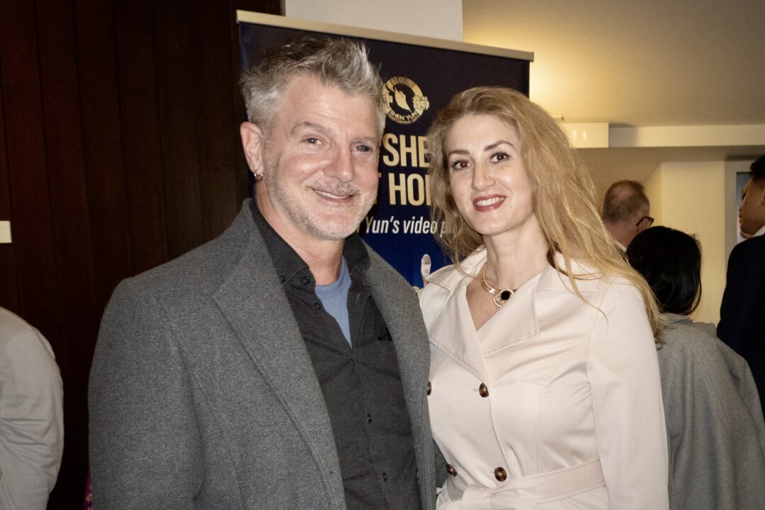 Dion Dunbar (L) enjoyed Shen Yun's evening performance at the Queen Elizabeth Theatre on April 10, 2026. (Jane Yang/The Epoch Times)
