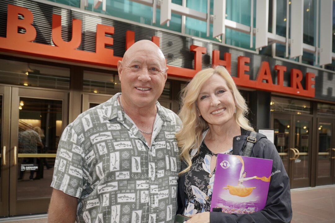 Brad Hulstrom and Lisa Cole at the Shen Yun Performing Arts performance at The Buell Theatre on April 12, 2026. (Sherry Dong/The Epoch Times)