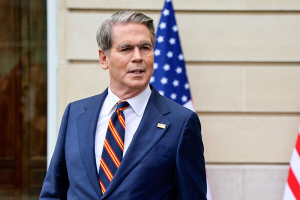 Trump Order on Banks, Citizenship Coming