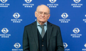Human Rights Lawyer David Matas Applauds Shen Yun’s Innovation, Says Art Can Counter Transnational Repression