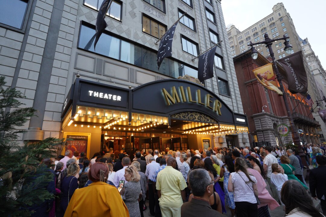 Audience members entering Shen Yun Performing Arts' evening show at the Miller Theater on April 15, 2026. (Serena Shi/NTD)