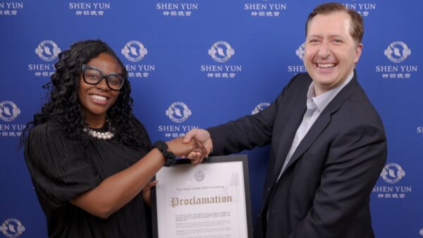 ▶ New York City Council Member Praises Shen Yun’s Culture and Tradition