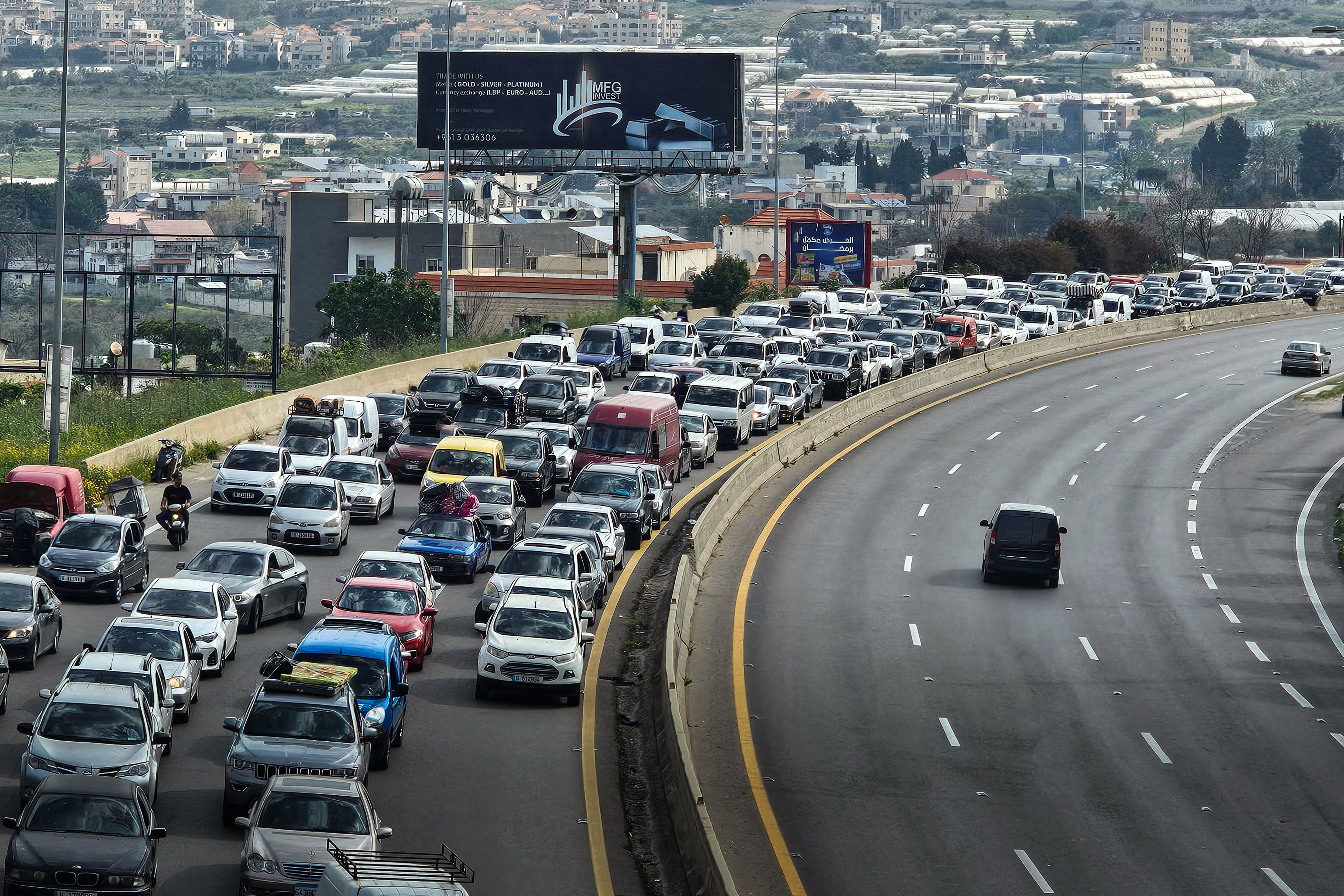 Day in Photos: Displaced Lebanese Return Home, Machado Receives Golden Key, and Prisoners Released