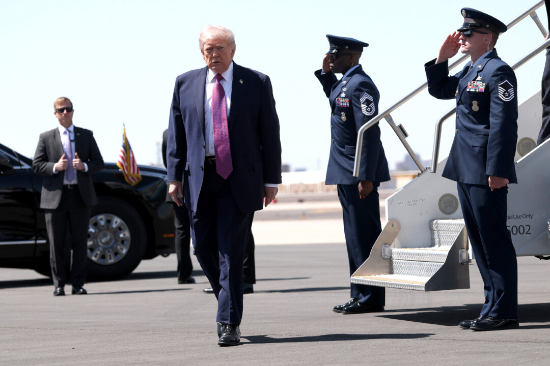 Trump Says US-Iran Talks to Continue Over Weekend, Hints at ‘Good News’