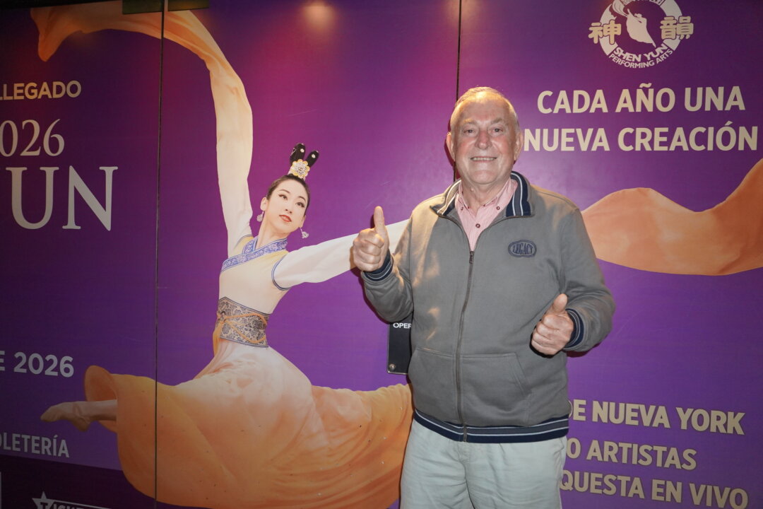 Retired professor Raúl Alberto Nobile attends Shen Yun Performing Arts at the Teatro Ópera in Buenos Aires, Argentina, on April 17, 2026. (Sally Sun/The Epoch Times)