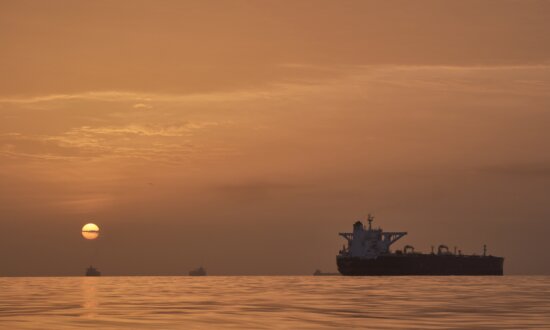 Oil Prices Fall 4.7 Percent on Hopes of US–Iran Deal