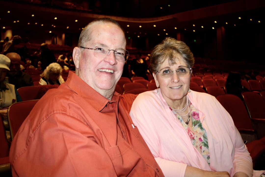 Harold and Kathy Cook enjoyed Shen Yun's evening show at the Keller Auditorium on April 18, 2026. (Frank Zhang/The Epoch Times)