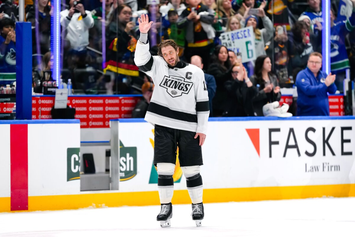 Anze Kopitar of the Los Angeles Kings salutes the crowd after their NHL game against the Vancouver Canucks at Rogers Arena in Vancouver, British Columbia, Canada, on April 14, 2026. (Derek Cain/Getty Images)