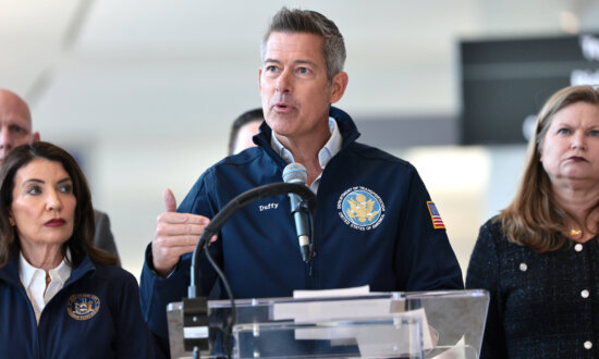 Duffy Seeking $10 Billion From Congress to Revamp Air Traffic Control System