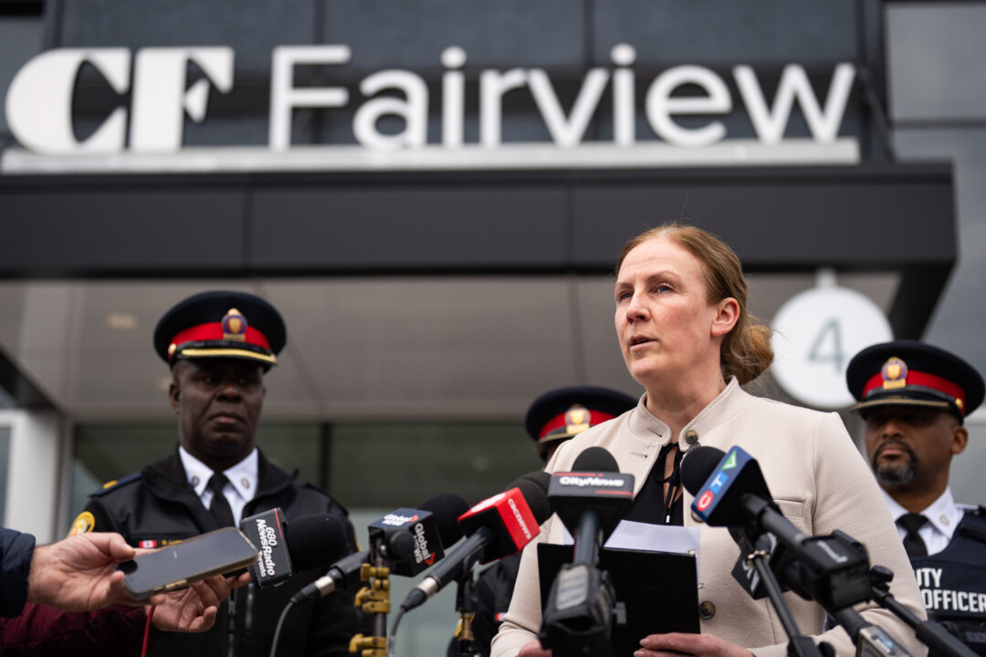 Montreal Man Wanted After Security Guard Shot in Toronto Jewelry Store Robbery