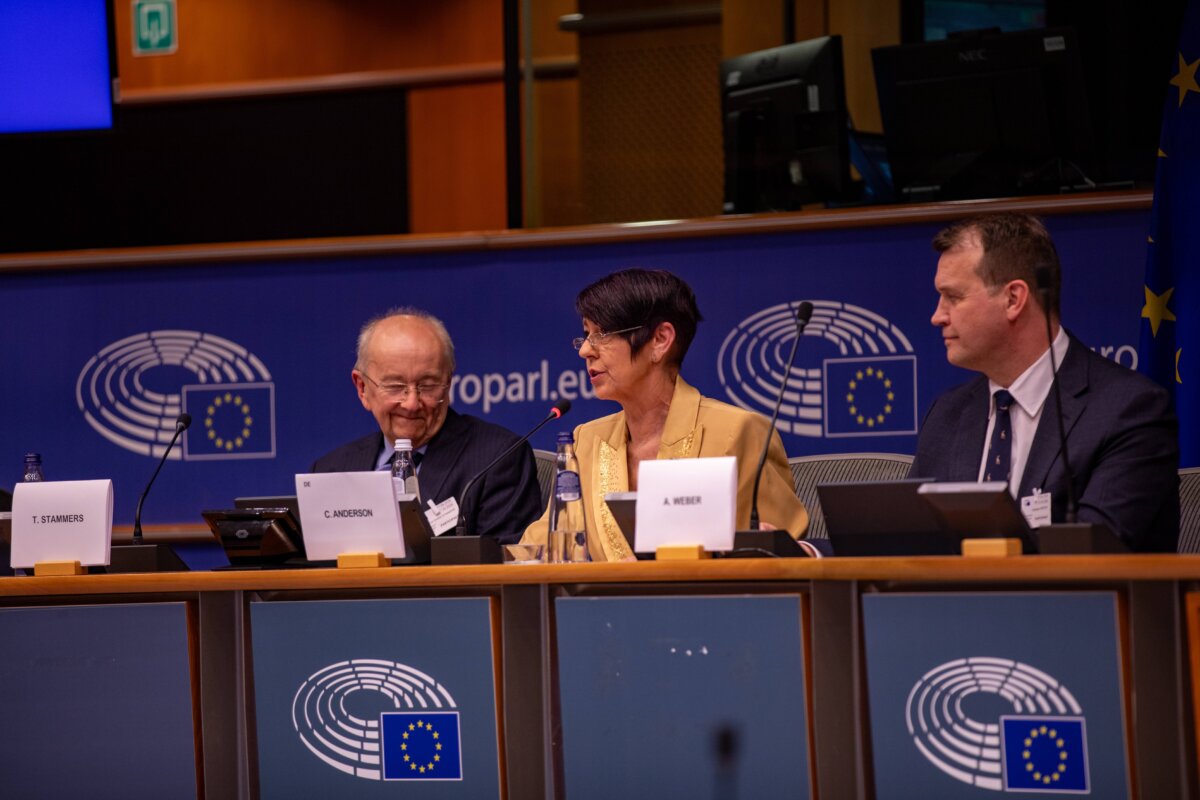 Dr. Trevor Stammers (L), MEP Christine Anderson (C), and Dr. Andreas Weber (R) at the European Parliament in Brussels on April 21 for the conference "Transplant ethics: from organ donation to transplant tourism."
(Fabian Wiesinger/Courtesy of ESN)