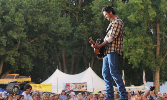 Blake Shelton’s Hit Song About Maternal Bonds