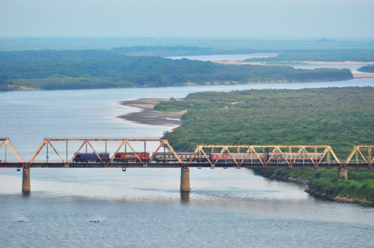 An international passenger train travels on the Korea–Russia Friendship Bridge (Tumen River Railway Bridge), leaving North Korea and entering Russia, on July 15, 2014. (Creative Commons)