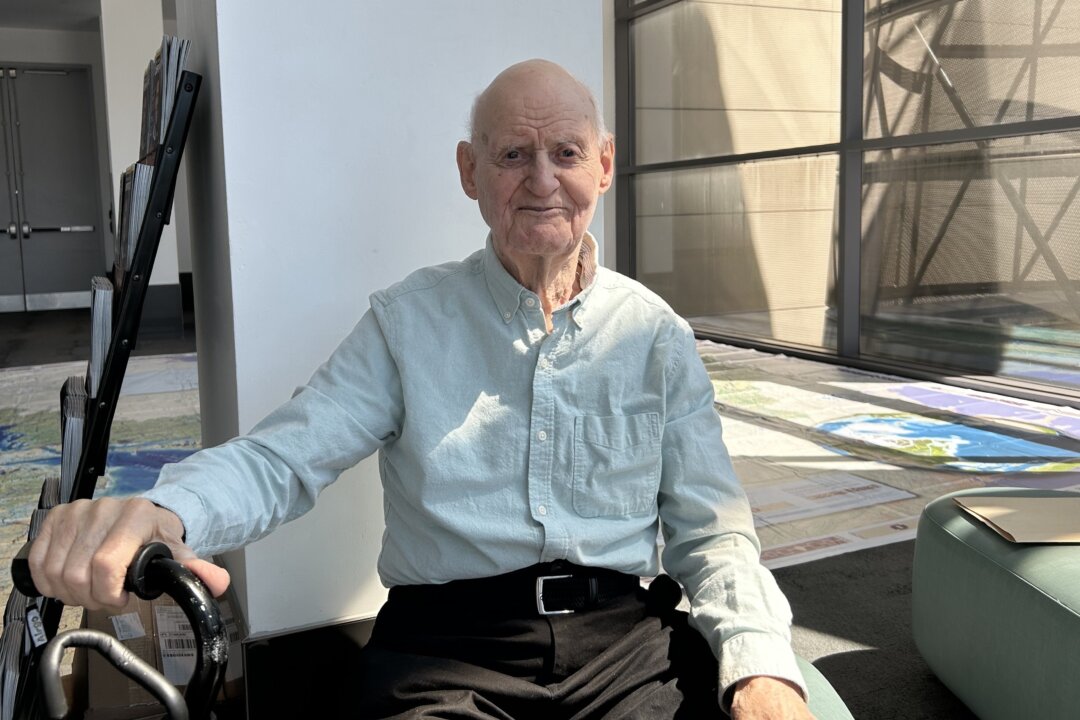 Cover image for 100-Year-Old Walking 5K During Ottawa Race Weekend to Raise Funds for Seniors