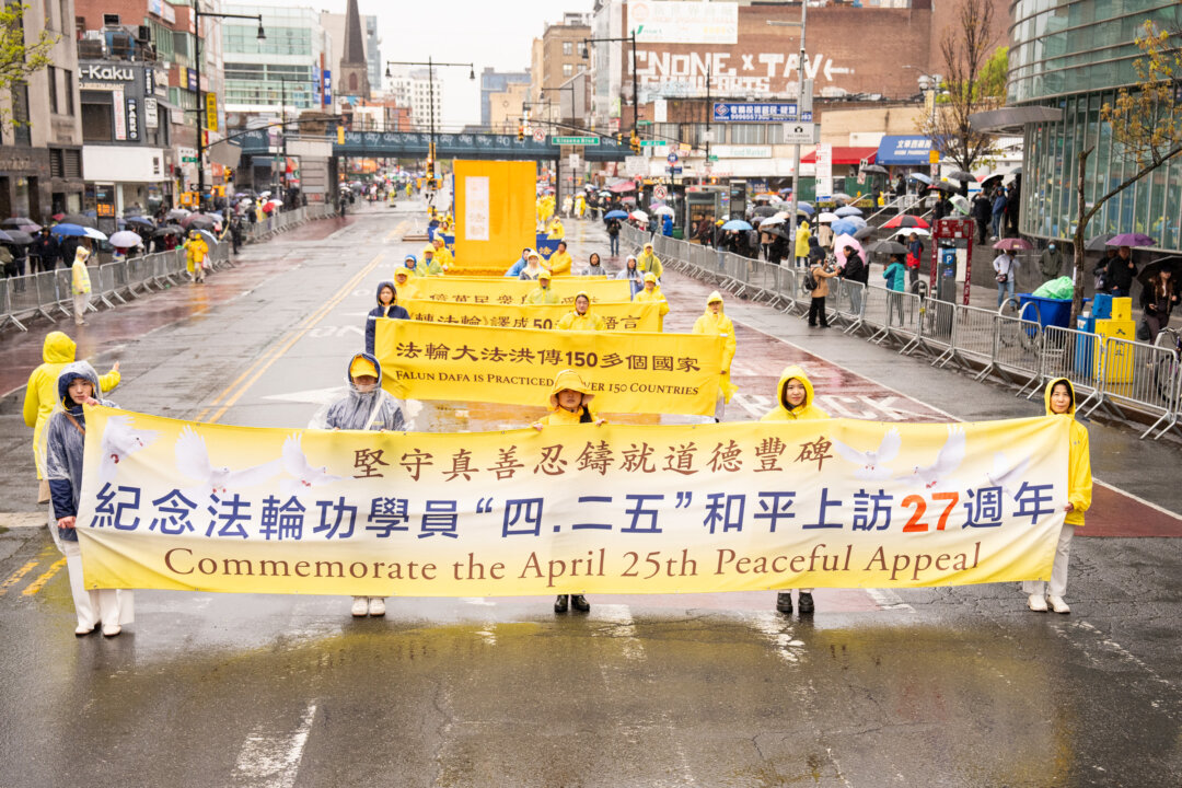 New York Parade Commemorates 27 Years Since Peaceful Appeal in China
