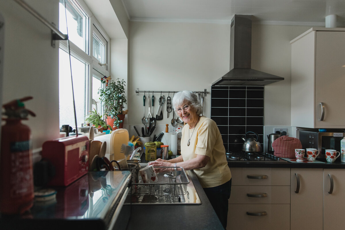 Kitchens that support aging in place have features that reduce strain, improve safety, and maintain independence. (DGLimages/Getty Images)