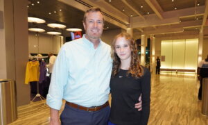 Father and Daughter Enjoy Witnessing True Chinese Culture