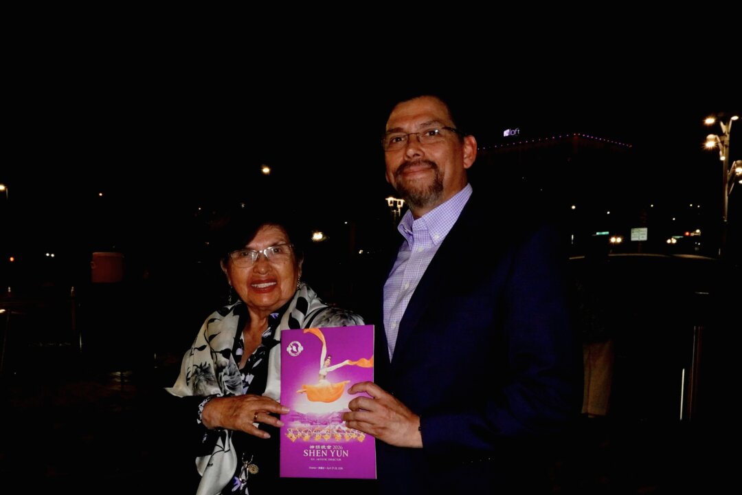 Ernesto Bustinza (R) with his Mom attends the Shen Yun Performing Arts performance at Dr. Phillips Center for the Performing Arts on April 28, 2026. (Nancy Ma/The Epoch Times)