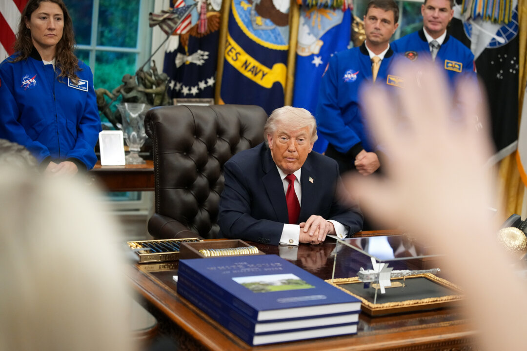 Trump Honors Artemis II Astronauts in Patriotic Oval Office Meeting