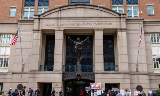 Former FBI Director Comey Released After Court Appearance on Trump Threat Charges