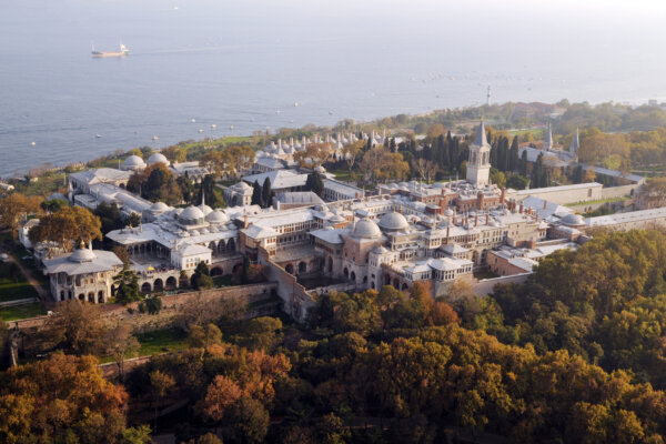 Topkapi Palace: A Mosaic of Majesty and Marvels