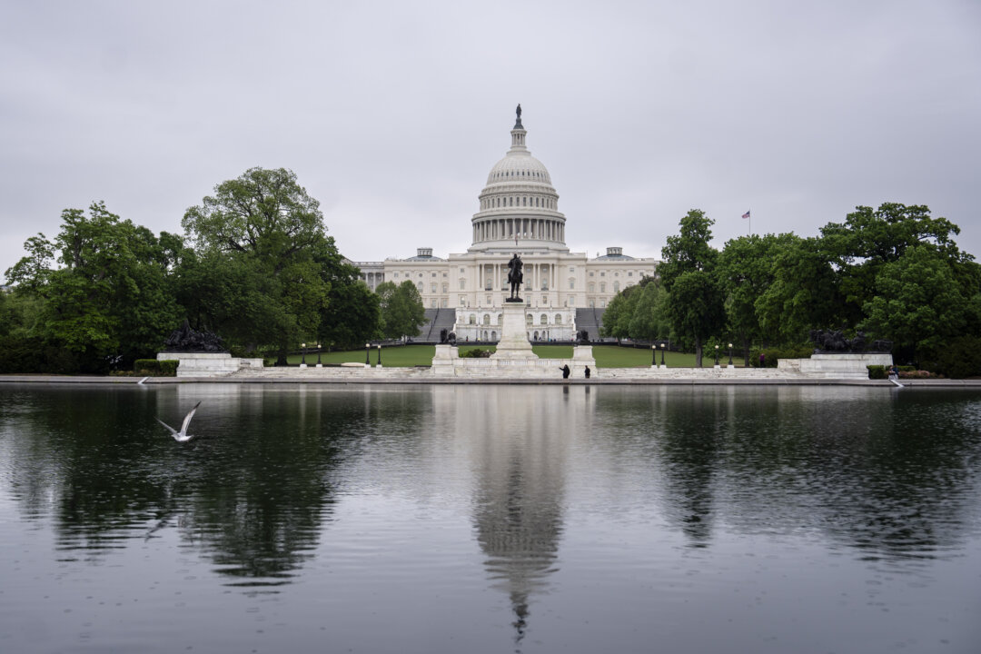 Senators Unanimously Pass Resolution to Withhold Their Own Pay During Shutdowns