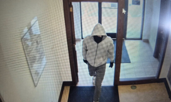 2 Bank Employees Fatally Shot in Bank Robbery in Kentucky