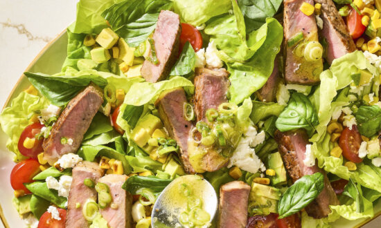 This Fresh, Flavorful Steak Salad Is a Satisfying Meal