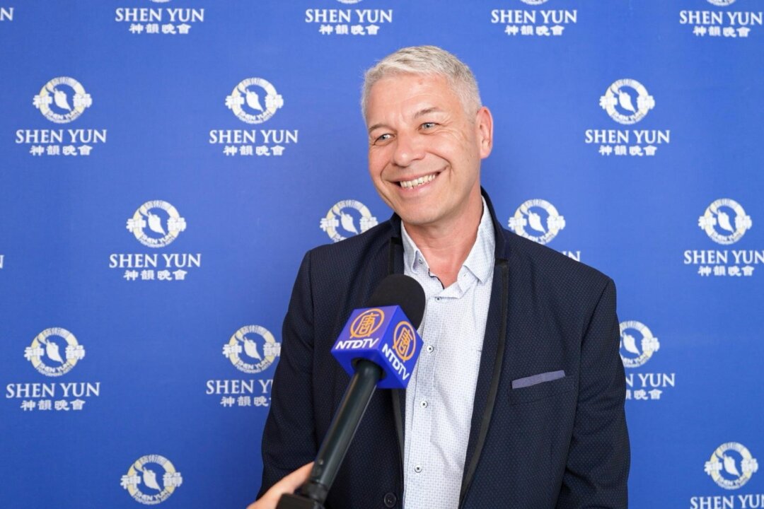 Franck Guillemot, an executive and trainer at SNCF, had an immersive experience with Shen Yun Performing Arts at the Palais des Congrès de Paris, in Paris, on May 1, 2026. (NTD)