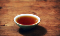 2 Herbal Remedies That Help Refresh Your Eyes
