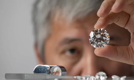 Jewelers Reveal Shocking Secret: Don’t Buy Diamond Jewelry Until You Read This!