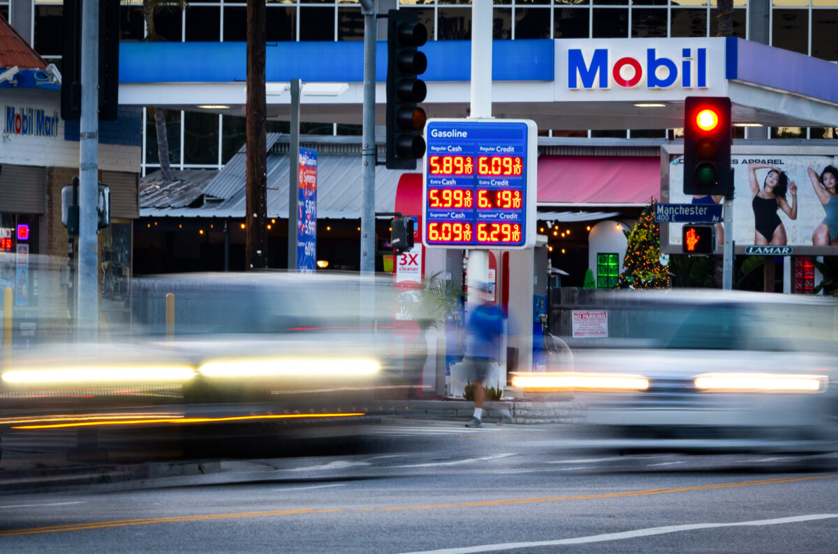 Traffic moves past a gas station in Los Angeles on March 11, 2026. (John Fredricks/The Epoch Times)