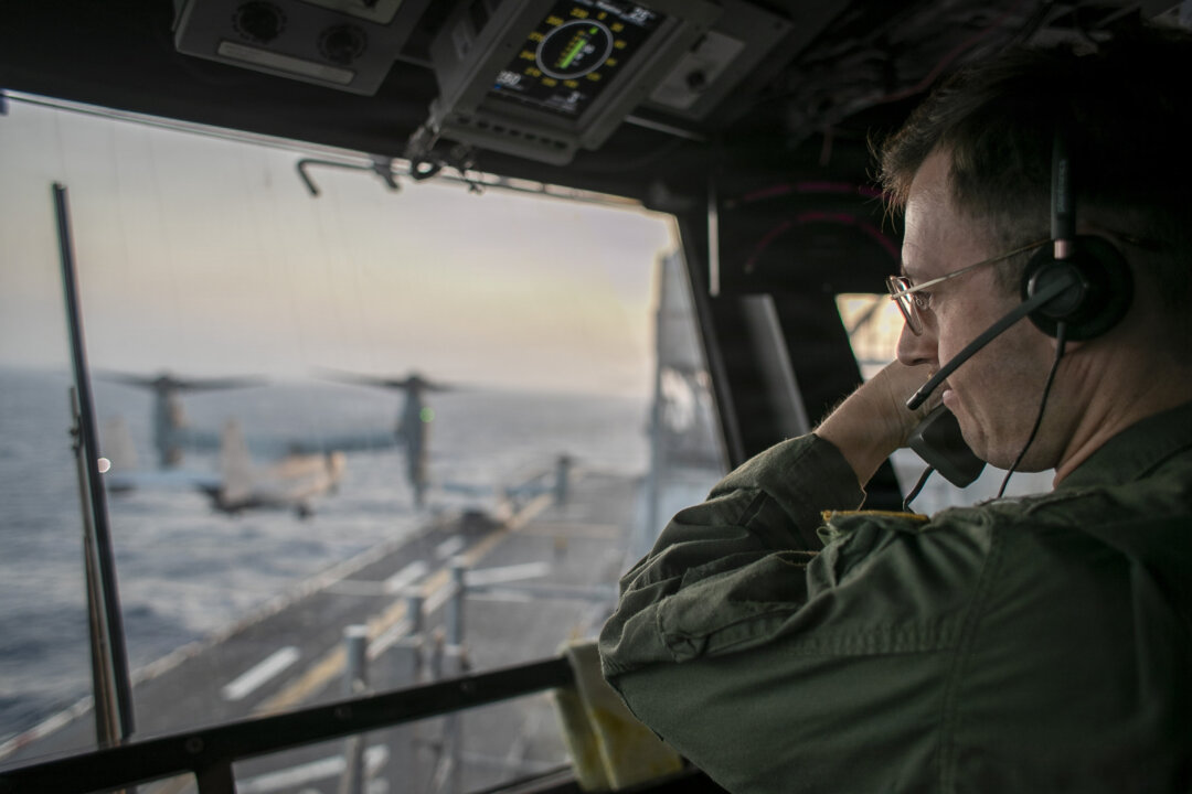 Trump Says US Pilots Safe After Helicopter Crash in Strait of Hormuz