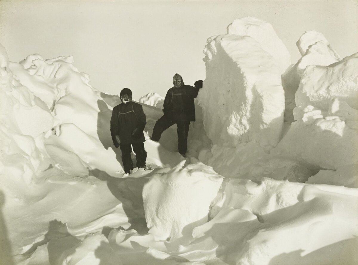 A photograph taken by Frank Hurley during Ernest Shackleton's Imperial Trans-Antarctic Expedition in 1919. (Frank Hurley/Public domain)